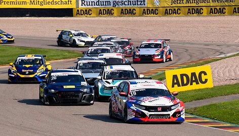 Jonas Karklys &bdquo;ADAC TCR Germany&ldquo; Sachsenringo trasoje i&scaron;kovojo podiumą