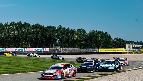 Jonas Karklys &bdquo;ADAC TCR Germany&ldquo; Sachsenringo trasoje i&scaron;kovojo podiumą