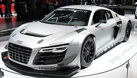 Lenktyninis 2013-ųjų Audi R8 LMS ultra. Įprasto R8 ratai turi po 5 varžtus. (Norbert Aepli, Wikimedia(CC BY 3.0)