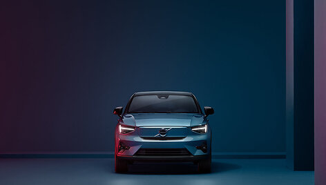 Pretendentas į Lietuvos metų automobilio titulą Volvo C40 Recharge Twin