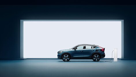 Pretendentas į Lietuvos metų automobilio titulą Volvo C40 Recharge Twin