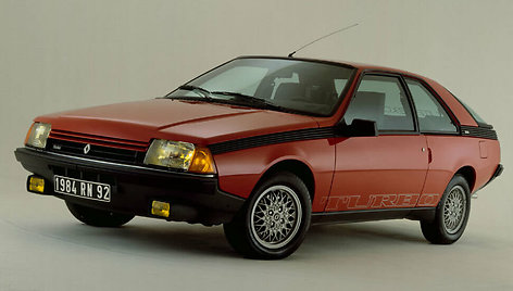 Renault Fuego Turbo. Geltoni žibintai tuo metu Prancūzijoje buvo privalomi. (Furtivoman, Wikimedia (CC BY-SA 4.0)