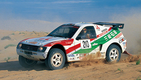 Mitsubishi Pajero Evolution 1994 metais. Tais metais Dakaro neužbaigė nė vienas Pajero. (Mitsubishi Motors nuotrauka)