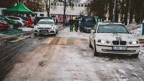 &bdquo;7bet Winter Rally Auk&scaron;taitija&ldquo; techninė zona prie&scaron; startą