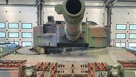 Leopard 2 120 mm pabūklas. Be jokių graižtvų.