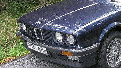 Keturi BMW E30 žibintų valytuvai. (nakhon100, Wikimedia (CC BY 2.0)