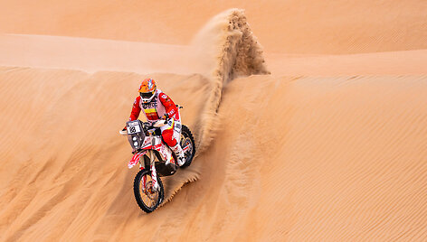 A.Gelažninko mokiniai Modestas Siliūnas ir Gediminas &Scaron;atkus Abu Dhabi Desert Challenge