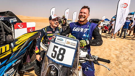 Modestas Siliūnas ir Gediminas &Scaron;atkus fini&scaron;avo Abu Dhabi Desert Challenge