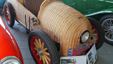 Lenktyninis Hanomag 2/10 PS su pintu kėbulu. (flyz1, Wikimedia(CC BY-SA 3.0)