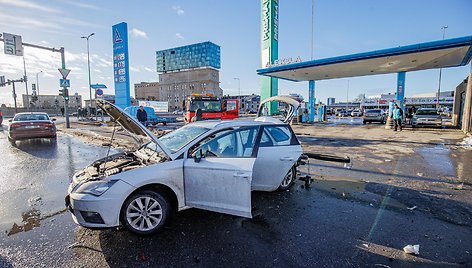 Talino degalinėje sprogo automobilio dujų bakas