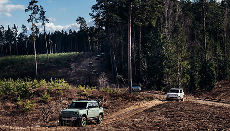 „Land Rover Defender“ bandymai Druskininkų miškuose