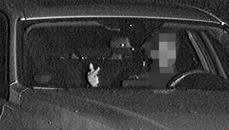 BMW vairuotojas policijai parodė iškeltą vidurinį pirštą: kokią didžiausią baudą gali gauti?