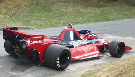 Brabham BT46B &ndash; F1 bolidas, kuris prisisiurbęs laikėsi asfalto. (edvvc, Wikimedia (CC BY 2.0)