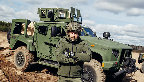 Benediktas Vanagas išbandė vieną moderniausių Jungtinių Amerikos Valstijų kariuomenės visureigių – JLTV