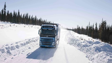 Vandeniliu varomų „Volvo Trucks“ bandymai keliuose