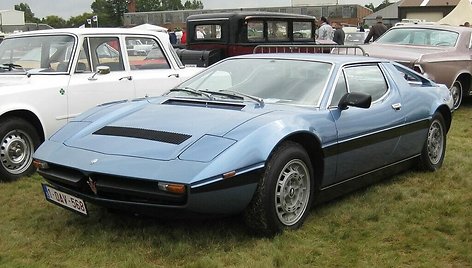 Maserati Merak 2000 GT – tas pats dizainas, bet daug kuklesnis variklis. (Charles01, Wikimedia(CC BY-SA 4.0)