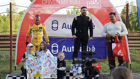 Plungėje startavo automobilių sporto kroso čempionatas