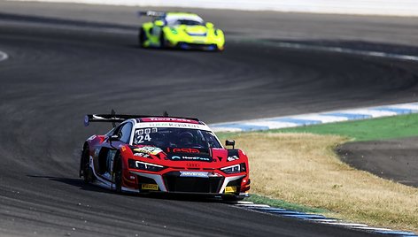 J.Karklys ir J.Gelžinis debiutavo „ADAC GT Masters“ čempionate