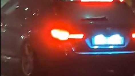 Karštas asfaltas Vilniuje įaudrino BMW vairuotojo vaizduotę: „Grinda“ informavo policiją