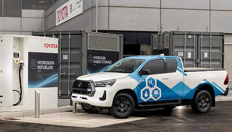 Vandenilio kuro elementais varomas „Toyota Hilux“ (2023)