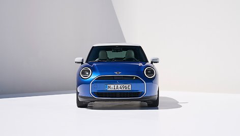„Mini“ Miunchene pristatė naujos kartos „Cooper“ ir „Countryman“ elektromobilius