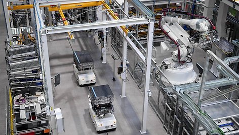 Naujas „Scania“ žingsnis: pradeda serijinę elektrinių sunkvežimių gamybą, baterijas gamina Švedijoje