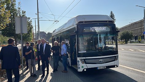 Vilniuje bandomas vandeniliu varomas autobusas „Toyota Caetano“