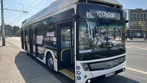 Vilniuje bandomas vandeniliu varomas autobusas „Toyota Caetano“