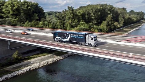 „Daimler Truck“ vandeniliu varomas sunkvežimis „GenH2“ pasiekė naują rekordą