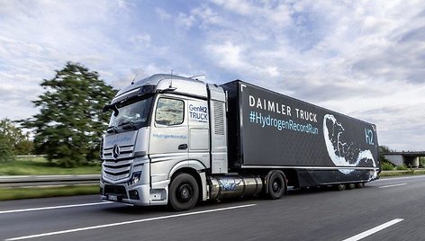 „Daimler Truck“ vandeniliu varomas sunkvežimis „GenH2“ pasiekė naują rekordą