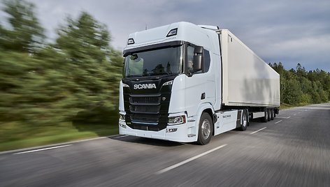 „Scania“ pradėjo naujos kartos elektra varomų sunkvežimių gamybą