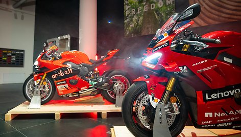 „Ducati“ motociklai:  „Panigale V4 Bagnaia 2022 World Champion Replica“ ir „Panigale V4 Bautista 2022 World Champion“