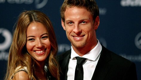 Jensono Buttono mylimoji &ndash; fotomodelis Jessica Michibata 