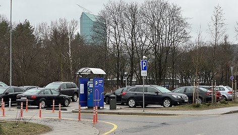 Automobilių statymo aikštelės G.Baravyko gatvėje Vilniuje prie „Forum Palace“