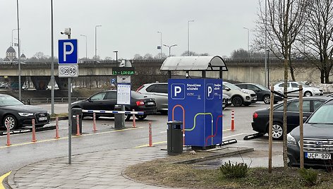 Automobilių statymo aikštelės G.Baravyko gatvėje Vilniuje prie „Forum Palace“