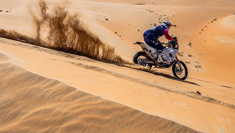 A.Gelažninko mokiniai G.Šatkus ir S.Klevinskas pasiekė Abu Dhabi Desert Challenge finišą