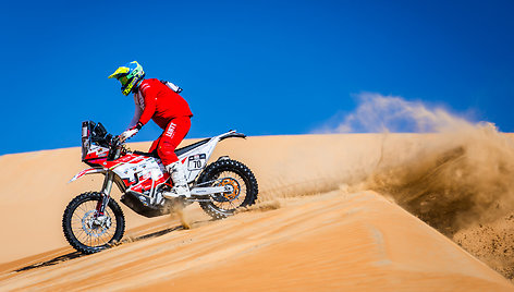 Motociklininkas Mykolas Paulavičius Abu Dhabi Desert Challenge