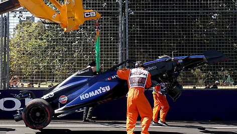 Alexo Albono avarija treniruotėje Australijos F1 GP