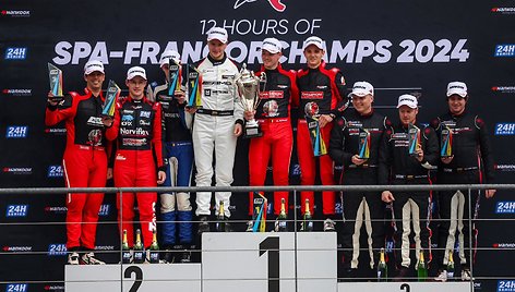 Spa 12h lenktynių podiumas su Porsche Baltic ir Julium Adomavičium