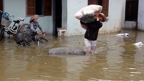 Potvynis siaubia Vietnamą, yra aukų