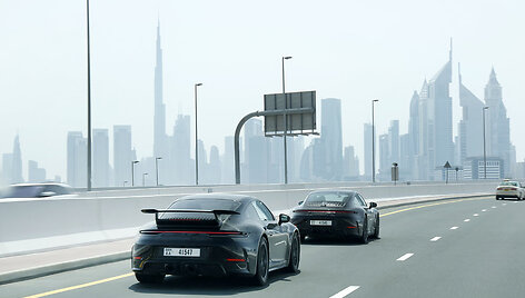 Pirmasis hibridinis &bdquo;Porsche 911&ldquo;