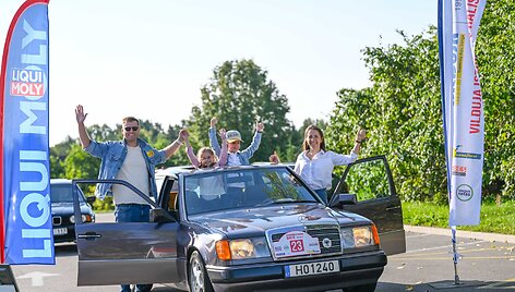 Lietuvoje rengiamas istorinių automobilių ralis