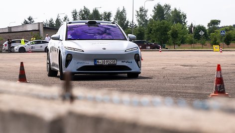 Elektromobilis „NIO ET5“ Press ralyje