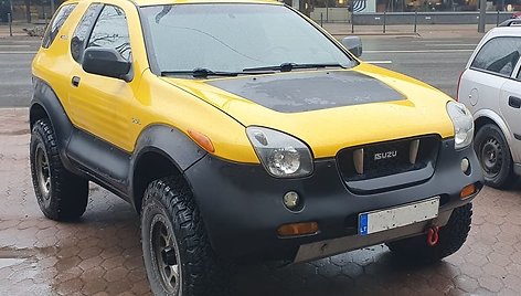 Marso roveris su titaninėmis iltimis iš Japonijos. Isuzu VehiCROSS buvo sukurtas bekelės nuotykiams.