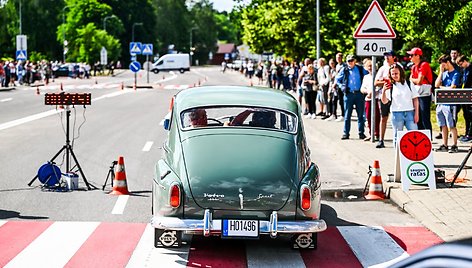 „Vilduja“ istorinių automobilių ralio dalyviai varžėsi Lietuvos ir Lenkijos keliais 