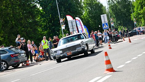 „Vilduja“ istorinių automobilių ralio dalyviai varžėsi Lietuvos ir Lenkijos keliais 