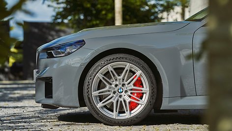 BMW M2 su 480 AG varikliu