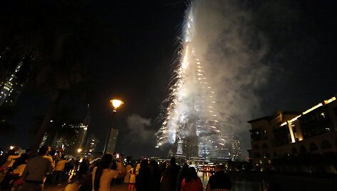 Dubajui laimėjus teisę rengti &bdquo;Expo 2020&ldquo;, auk&scaron;čiausią pasaulio pastatą Burj Khalifą nu&scaron;vietė fejerverkai.