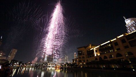 Dubajui laimėjus teisę rengti &bdquo;Expo 2020&ldquo;, auk&scaron;čiausią pasaulio pastatą Burj Khalifą nu&scaron;vietė fejerverkai.