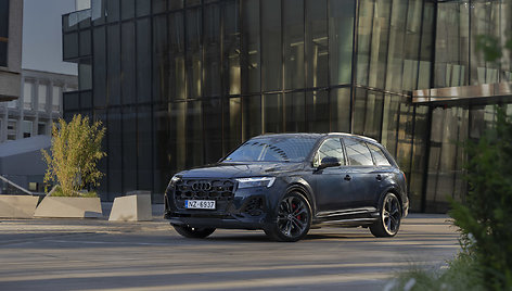 Hibridinis iš tinklo įkraunamas „Audi Q7“ 